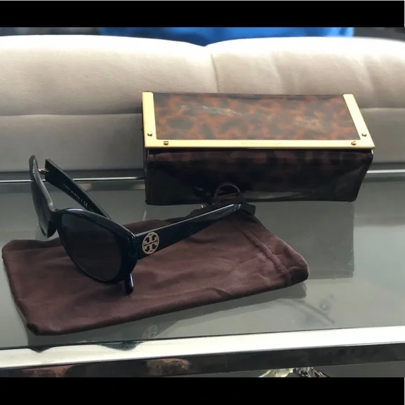 Tory Burch Reva cat eye sunglasses - Picture 2 of 8